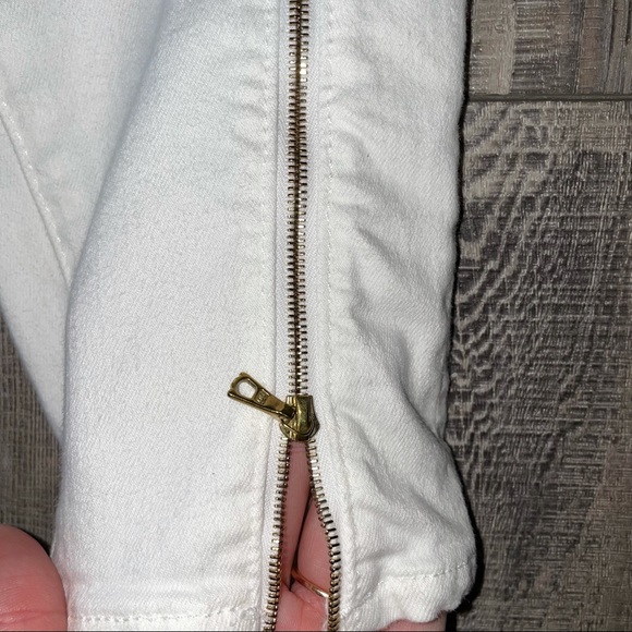 7 for all Mankind white jeans with gold zippers - Picture 2 of 9